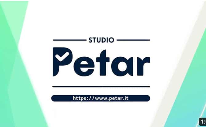 Petar che lavora per creare il blog di Studio Petar